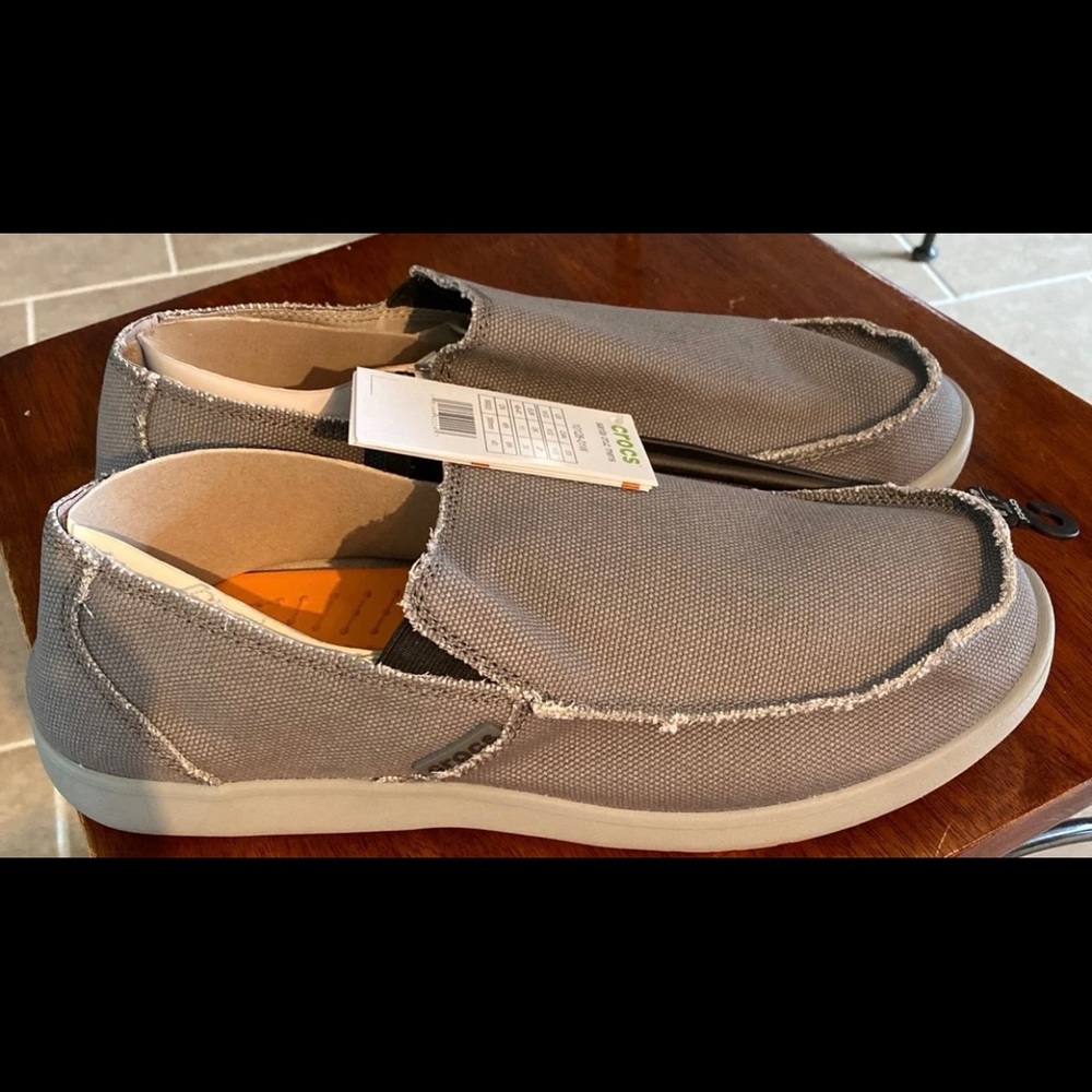 🆕 Men’s Crocs Santa Cruz size 12 Grey